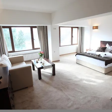 帕阿维恩酒店 3*