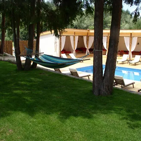 帕阿维恩酒店 3* 阿普里尔齐