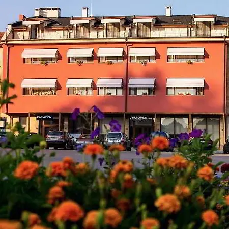 Par Avion Hotel Apriłci