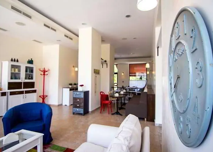 帕阿维恩酒店 阿普里尔齐